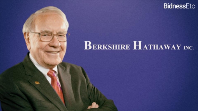Tỷ ph&uacute; Warren Buffett, Gi&aacute;m đốc điều h&agrave;nh&nbsp;c&ocirc;ng ty đầu tư Berkshire Hathaway xếp vị tr&iacute; thứ tư trong danh s&aacute;ch b&igrave;nh chọn của Forbes.&nbsp;Ước t&iacute;nh gi&aacute; trị vốn h&oacute;a thị trường của c&ocirc;ng ty&nbsp;Berkshire Hathaway l&agrave; 409 tỷ USD.