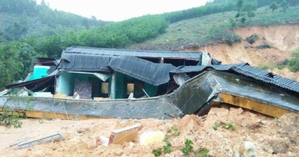 Quảng Ngãi: Lở núi đè sập nhà công vụ cho giáo viên ở miền núi