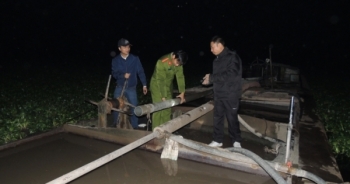 Hà Nam: Bắt tàu hút cát trái phép sử dụng thủ đoạn tinh vi trên sông Châu