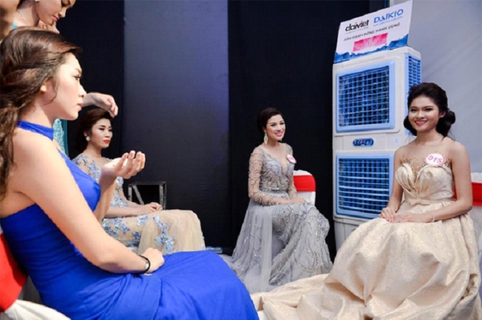 M&aacute;y l&agrave;m m&aacute;t được sử dụng tại cuộc thi Hoa hậu Việt Nam.