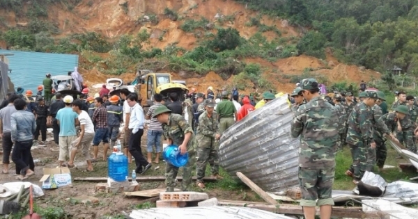 Khánh Hòa: Sạt lở núi ở Nha Trang, 2 mẹ con vẫn chưa tìm thấy