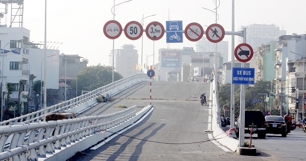 Cầu vượt dầm thép ‘khủng’ Ô Đông Mác - Nguyễn Khoái trước ngày thông xe