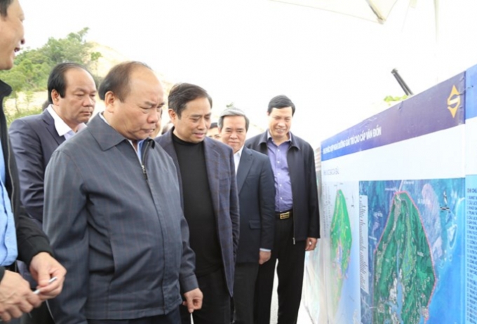 Thủ tướng Nguyễn Xu&acirc;n Ph&uacute;c kiểm tra một số c&ocirc;ng tr&igrave;nh trọng điểm tại Khu h&agrave;nh ch&iacute;nh - Kinh tế đặc biệt V&acirc;n Đồn.