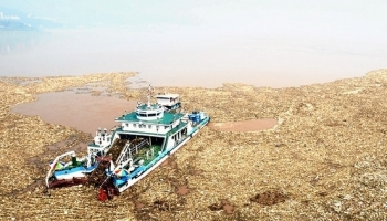 Trung Quốc: Hồ chứa nước sạch ô nhiễm trầm trọng bởi hơn 100 tấn rác