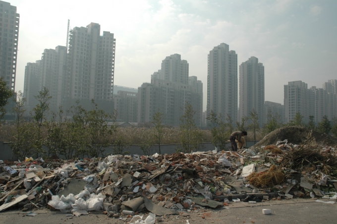 H&igrave;nh ảnh một b&atilde;i r&aacute;c thải sinh hoạt tại th&agrave;nh phố Thượng Hải, Trung Quốc