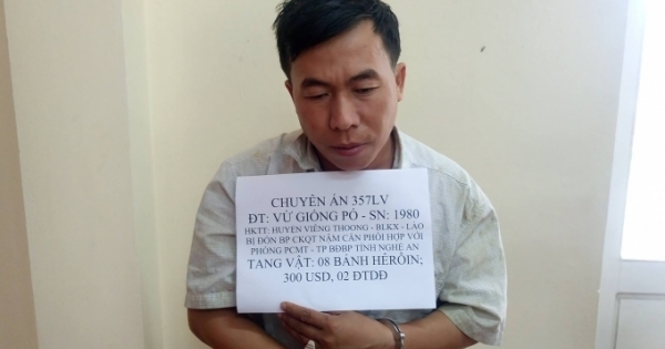 Nghệ An: Bị bắt khi cõng 8 bánh heroin qua biên giới