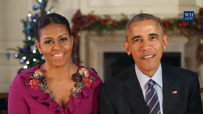 Vợ chồng Tổng thống Obama gửi lời ch&uacute;c mừng Gi&aacute;ng sinh lần cuối tại Nh&agrave; Trắng. (Ảnh: White House)