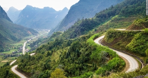 CNN: Khám phá Việt Nam bằng xe máy, tại sao không?