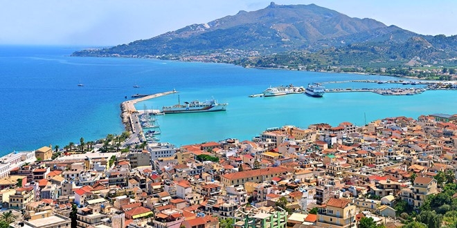 Một h&ograve;n đảo của Hy Lạp, nơi thu h&uacute;t du kh&aacute;ch với những cảnh quan tươi đẹp c&ugrave;ng v&agrave; m&agrave;u nước biển xanh ngắt. Ảnh: Bluehorizonzante.&nbsp;