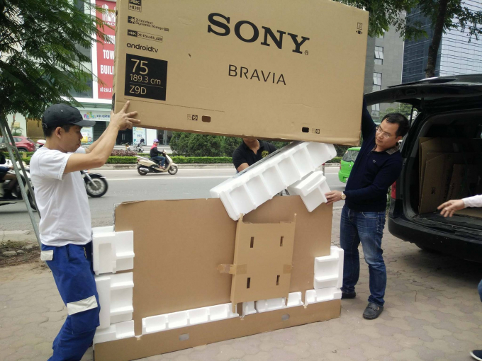 Chiếc Tivi Sony trị gi&aacute; 125 triệu m&agrave; si&ecirc;u thị Nguyễn Kim b&aacute;n cho anh Quỳnh.