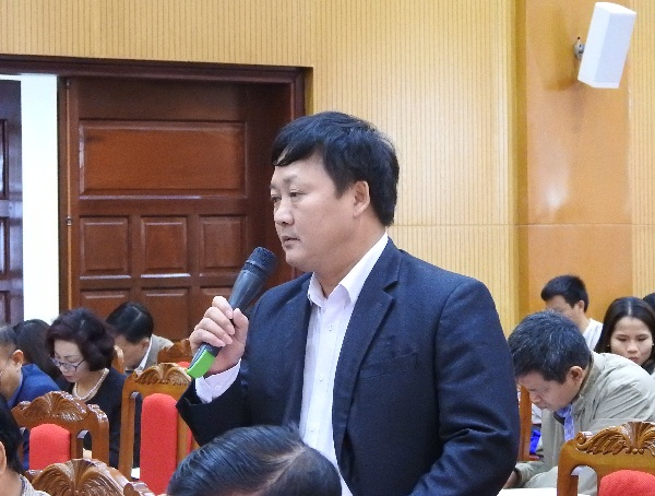 &Ocirc;ng Nguyễn Ngọc Sơn - Ph&oacute; Chủ tịch UBND huyện Y&ecirc;n Thế trả lời tại buổi họp.