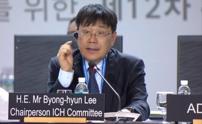 Mr Lee Byong hyun Chủ tọa Phi&ecirc;n họp thứ 12.