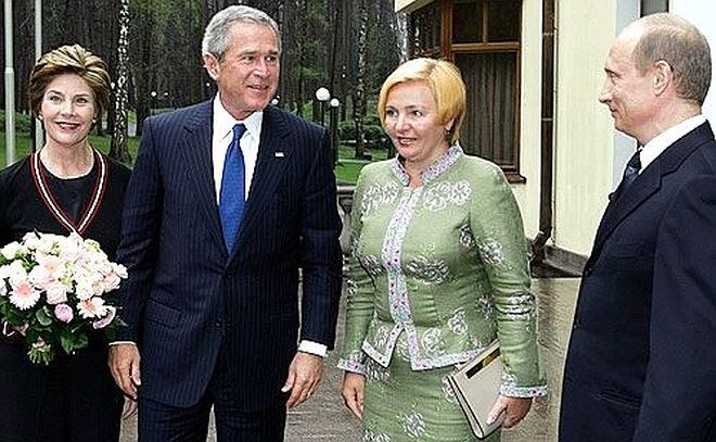 Cựu T&ocirc;̉ng th&ocirc;́ng G.Bush thăm nước Nga