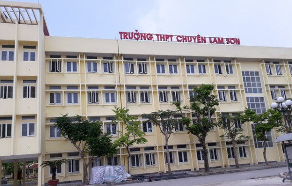 Trường THPT chuy&ecirc;n Lam Sơn, ng&ocirc;i trường của nam sinh bị mất t&iacute;ch.