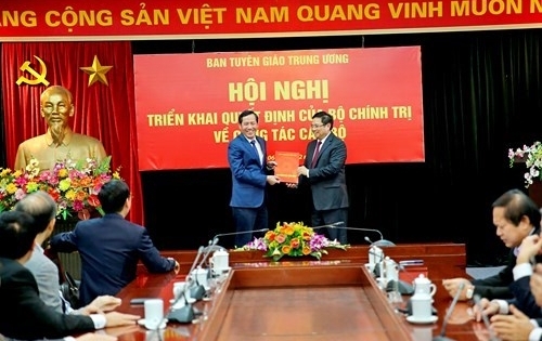 Đồng chí Thuận Hữu nhận nhiệm vụ kiêm giữ chức Phó Trưởng ban Tuyên giáo Trung ương