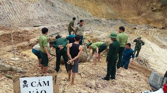 Nghệ An: Đào móng nhà phát hiện quả bom 350kg còn nguyên ngòi nổ