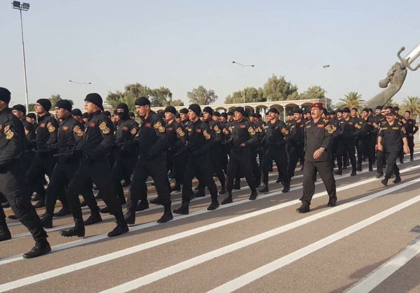 Cuộc diễu binh diễn ra tại quảng trường trong V&ugrave;ng Xanh của thủ đ&ocirc; Baghdad s&aacute;ng ng&agrave;y 15/7.