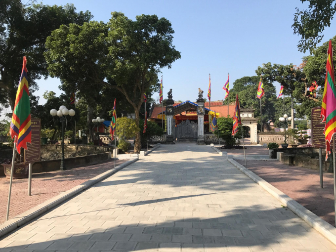 Khung cảnh đền Trần Thương.