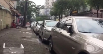 Làm luật, ngang nhiên thu phí đậu ô tô ở trung tâm TP Hồ Chí Minh