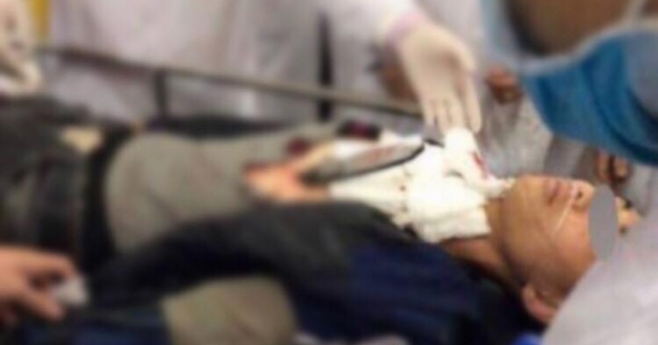 Hải Dương: Nam sinh lớp 11 bị đâm trọng thương tại cổng trường