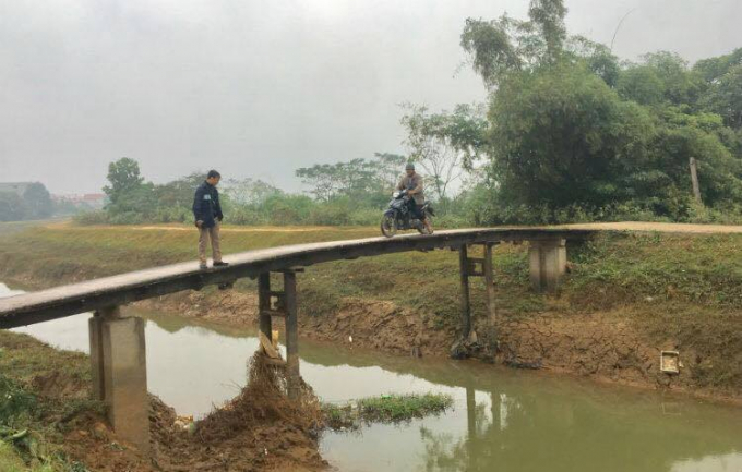 Cầu Đồng D&agrave;i ch&ecirc;nh v&ecirc;nh rất nguy hiểm (Ảnh Trần Thanh)