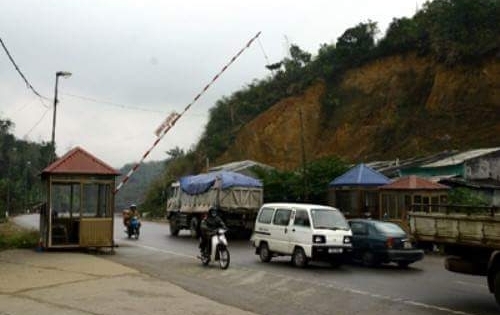 Lạng Sơn: Tài xế chở hàng lậu tông cán bộ thuế tử vong