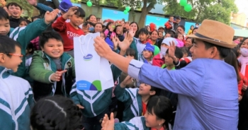 Quỹ sữa vươn cao Việt Nam đem niềm vui cuối năm đến trẻ em tỉnh Hưng Yên
