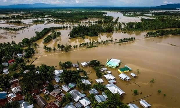 Lụt ở Kabacan, Bắc Cotabato, đảo Mindanao, h&ocirc;m 23/12 do ảnh hưởng từ b&atilde;o Tembin. Ảnh: AFP