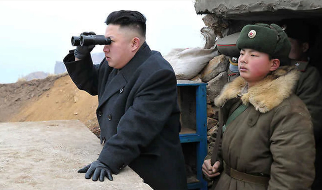 Nh&agrave; l&atilde;nh đạo Kim Jong-un thị s&aacute;t hoạt động qu&acirc;n sự của Triều Ti&ecirc;n (Ảnh: KCNA)