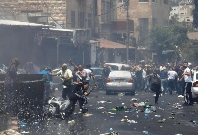 Bạo lực đ&atilde; b&ugrave;ng nổ ở Jerusalem giữa người Palestine v&agrave; Israel.