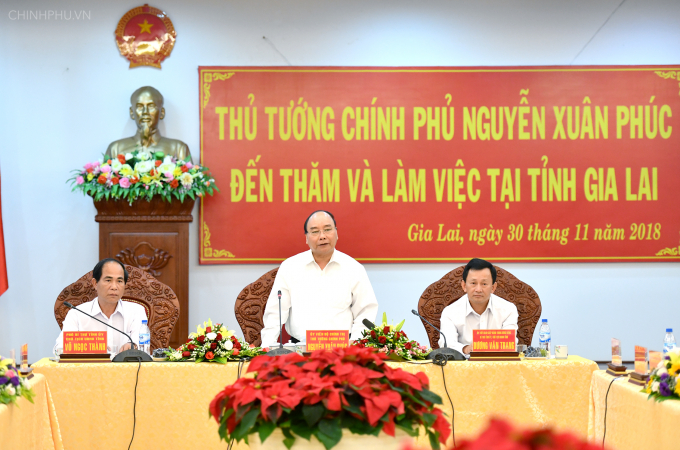 Thủ tướng Ch&iacute;nh phủ Nguyễn Xu&acirc;n Ph&uacute;c ph&aacute;t biểu tại buổi l&agrave;m việc.