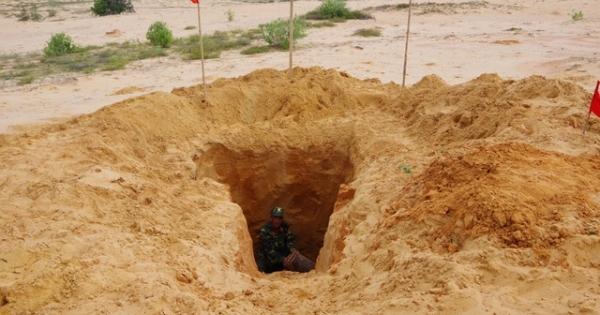 Phát hiện 2 quả bom “khủng” nằm sâu dưới đồi cát ở Ninh Thuận