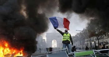 Pháp xem xét áp đặt tình trạng khẩn cấp vì bất ổn