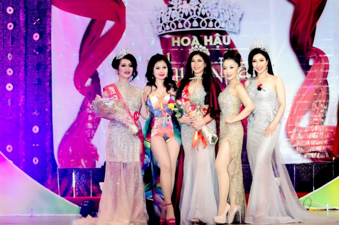 Hoa hậu Tuyết Nga, ca sĩ Yến Vy, hoa hậu Sarah Thiện L&ecirc;, MC Kim Tuyền, hoa hậu Kelly Ng&ocirc;