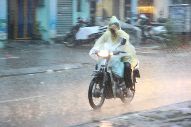 Ảnh hưởng kh&ocirc;ng kh&iacute; lạnh, H&agrave; Nội sắp mưa r&eacute;t. (Ảnh minh họa: Nguyễn Dương).
