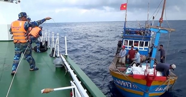 Cứu nạn tàu cá Đà Nẵng và 9 ngư dân gặp nạn trên biển