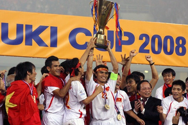 Đội tuyển Việt Nam v&agrave; Malaysia mỗi đội từng 1 lần v&ocirc; địch AFF Cup.