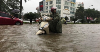 Nghệ Anh: TP Vinh nhiều tuyến phố biến thành sông sau mưa lớn