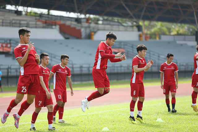 H&igrave;nh ảnh tập luyện của đội tuyển Việt Nam trước trận chung kết tr&ecirc;n s&acirc;n kh&aacute;ch