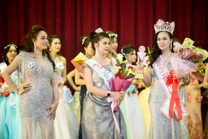 Người đẹp L&ecirc; Tuyết Hạnh đăng quang Queen Mrs Vietnam Universe Pageant 2018 tại Đ&agrave;i Loan