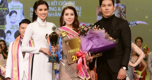 Nguyễn Thị Thành mặc áo dài ngồi ghế giám khảo cuộc thi Hoa hậu tại Hàn Quốc