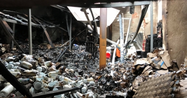 Hình ảnh hàng hóa bị thiêu rụi trong vụ cháy kinh hoàng gần chợ Vinh