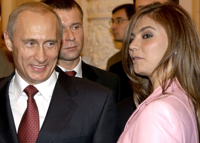 Tuy nhi&ecirc;n, cả việc &ocirc;ng Putin c&oacute; một người con nữa lẫn mối quan hệ của &ocirc;ng với Kabaeva đều chưa được x&aacute;c thực.