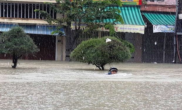 H&igrave;nh ảnh ngập lụt lịch sử tại Đ&agrave; Nẵng
