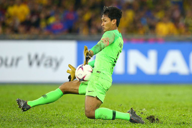 T&igrave;nh huống thủ th&agrave;nh Malaysia cứu thua sau pha dứt điểm của Đức Chinh