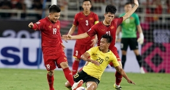 Video: Cầu thủ Malaysia vào bóng kiểu "triệt hạ" cầu thủ ĐT Việt Nam