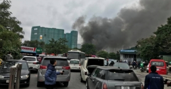 Hà Nội: Cháy lớn tại 1 gara ô tô gần trụ sở VFF