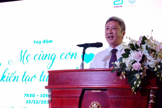 Thứ trưởng Bộ Y tế Nguyễn Trường Sơn ph&aacute;t biểu ch&agrave;o mừng buổi lễ