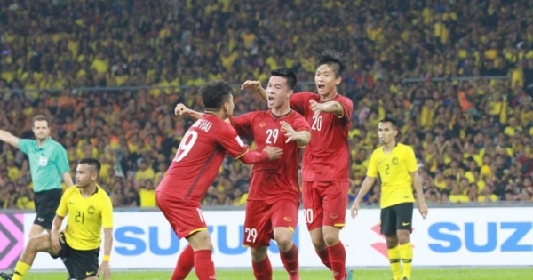 Hàng loạt "mạnh thường quân" hứa thưởng lớn tiếp lửa cho ĐT Việt Nam vô địch AFF Cup 2018