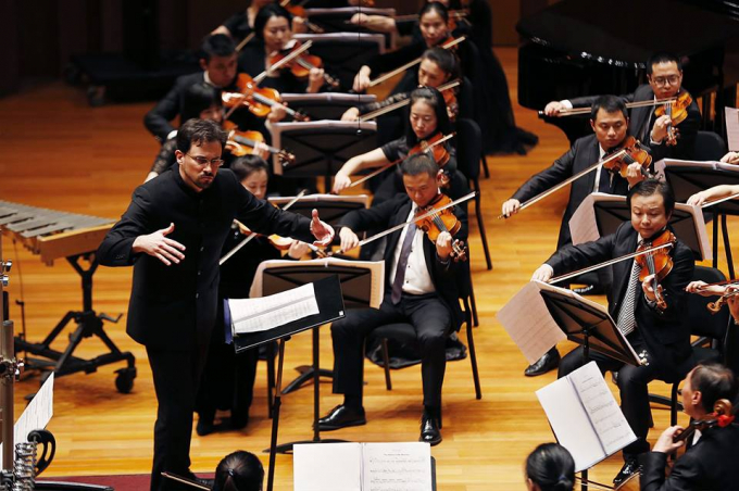 Tối 19/12, Sun Symphony Orchestra tổ chức chương tr&igrave;nh h&ograve;a nhạc &ldquo;M&ugrave;a Gi&aacute;ng sinh An l&agrave;nh&rdquo;